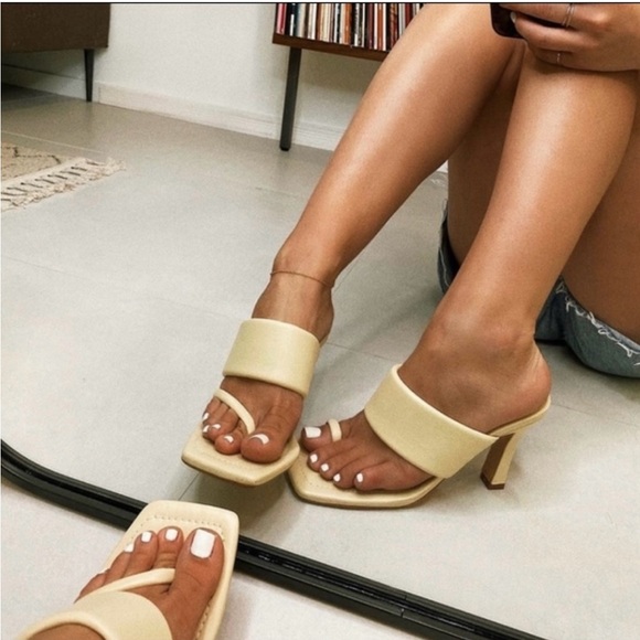 Zara Asymmetrical Sandles - Picture 2 of 7